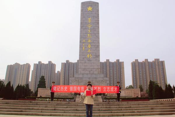 清明扫墓祭英烈 (2)